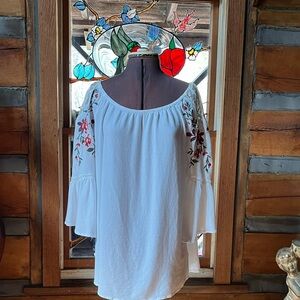 Umgee White Blouse with Floral Embroidery